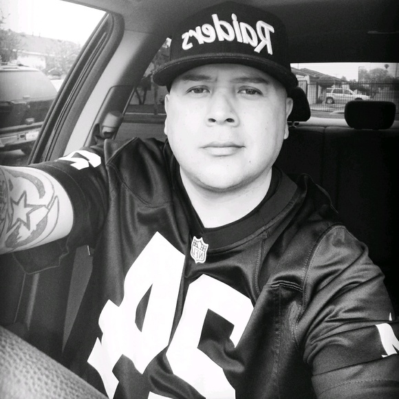 Meet your Posher, Chris - Picture 1 of 1